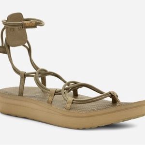 SOLD — TEVA Midform Infinity Aloe Size 7